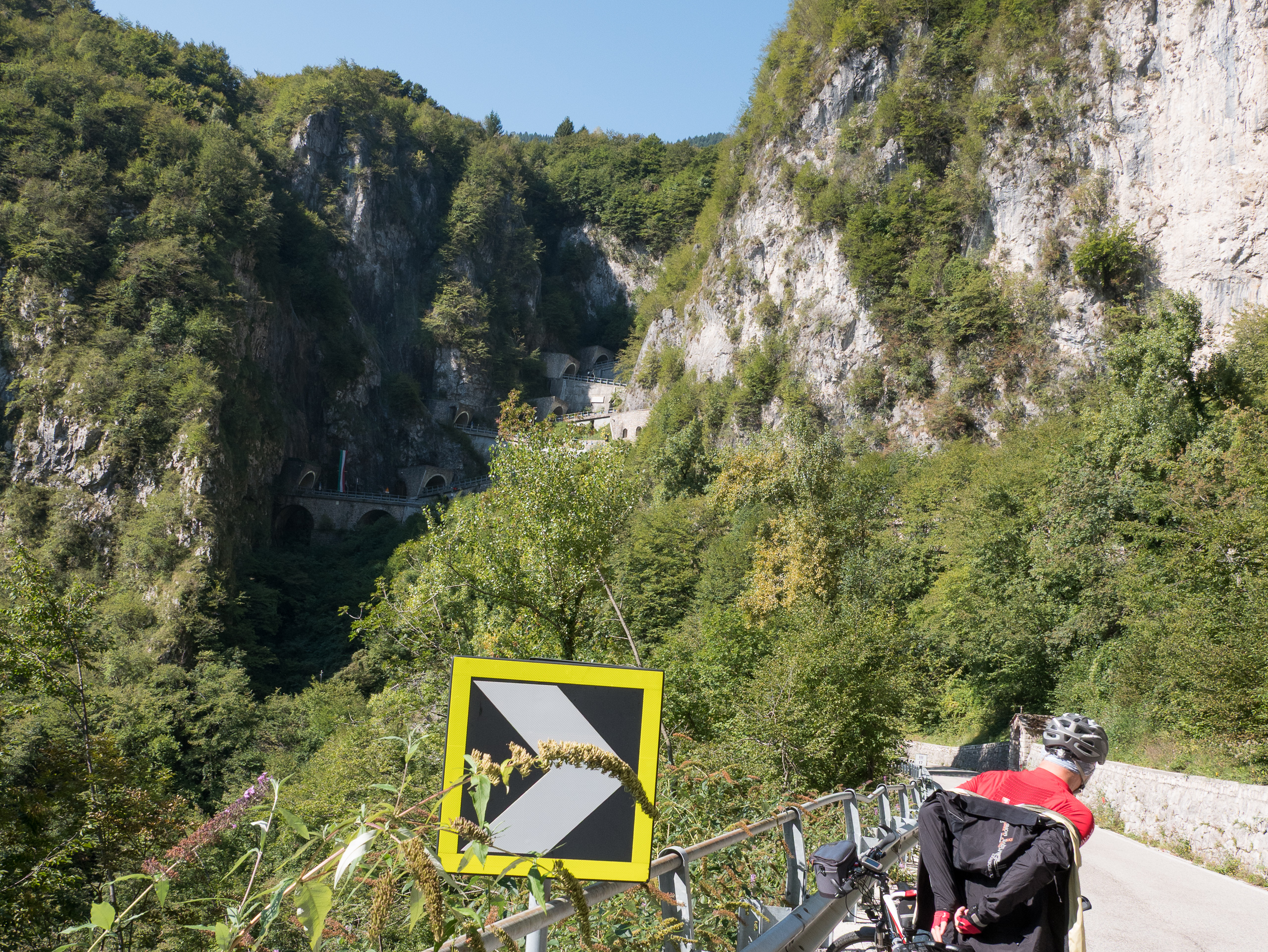 Die übereinander liegenden Tunnelgalerien des Passo San Boldo